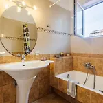 Spacious Urban Haven-family Home, Perfect Location