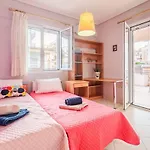 Spacious Urban Haven-family Home, Perfect Location *