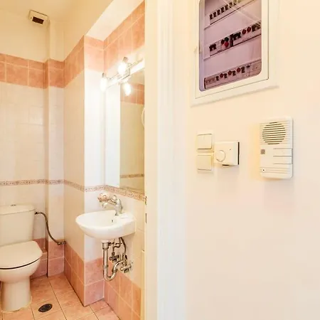 Spacious Urban Haven-family Home, Perfect Location Kalamata