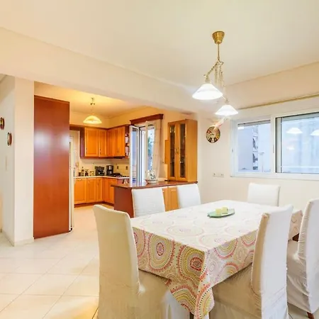 Spacious Urban Haven-family Home, Perfect Location *