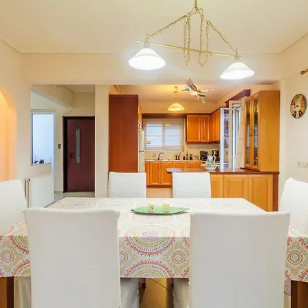 Spacious Urban Haven-family Home, Perfect Location *