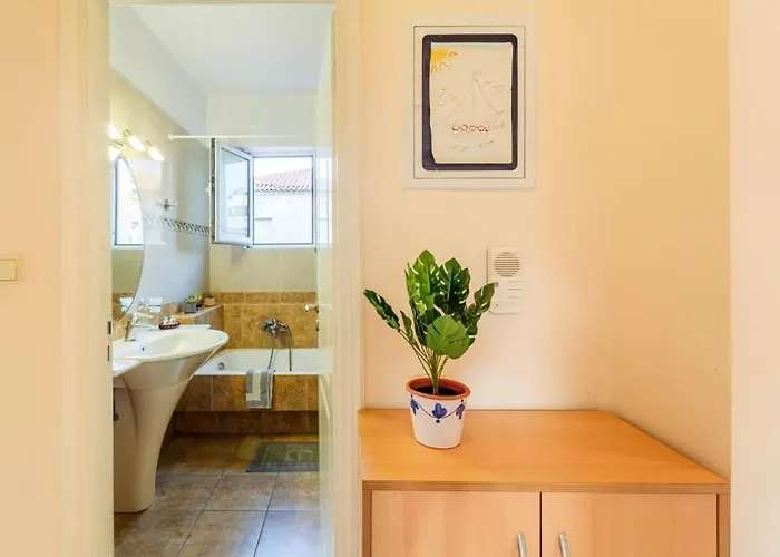 Spacious Urban Haven-family Home, Perfect Location Lejlighed