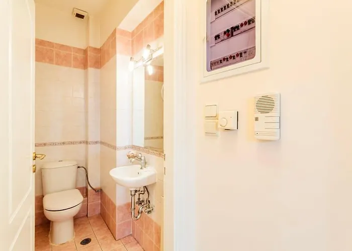 Spacious Urban Haven-family Home, Perfect Location Calamata