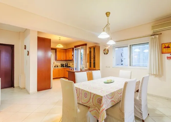 Spacious Urban Haven-family Home, Perfect Location *