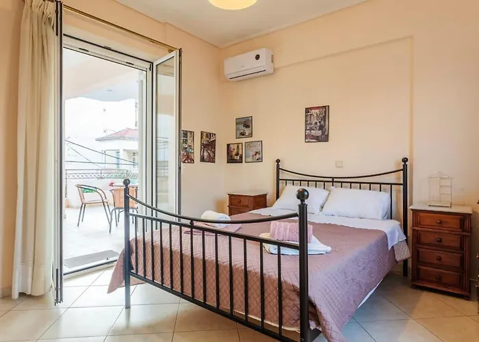 Spacious Urban Haven-family Home, Perfect Location * Calamata